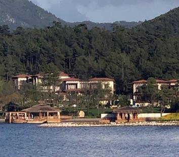 T.C. Cumhurbaşkanlığı Okluk Koyu Devlet Konukevi / Marmaris